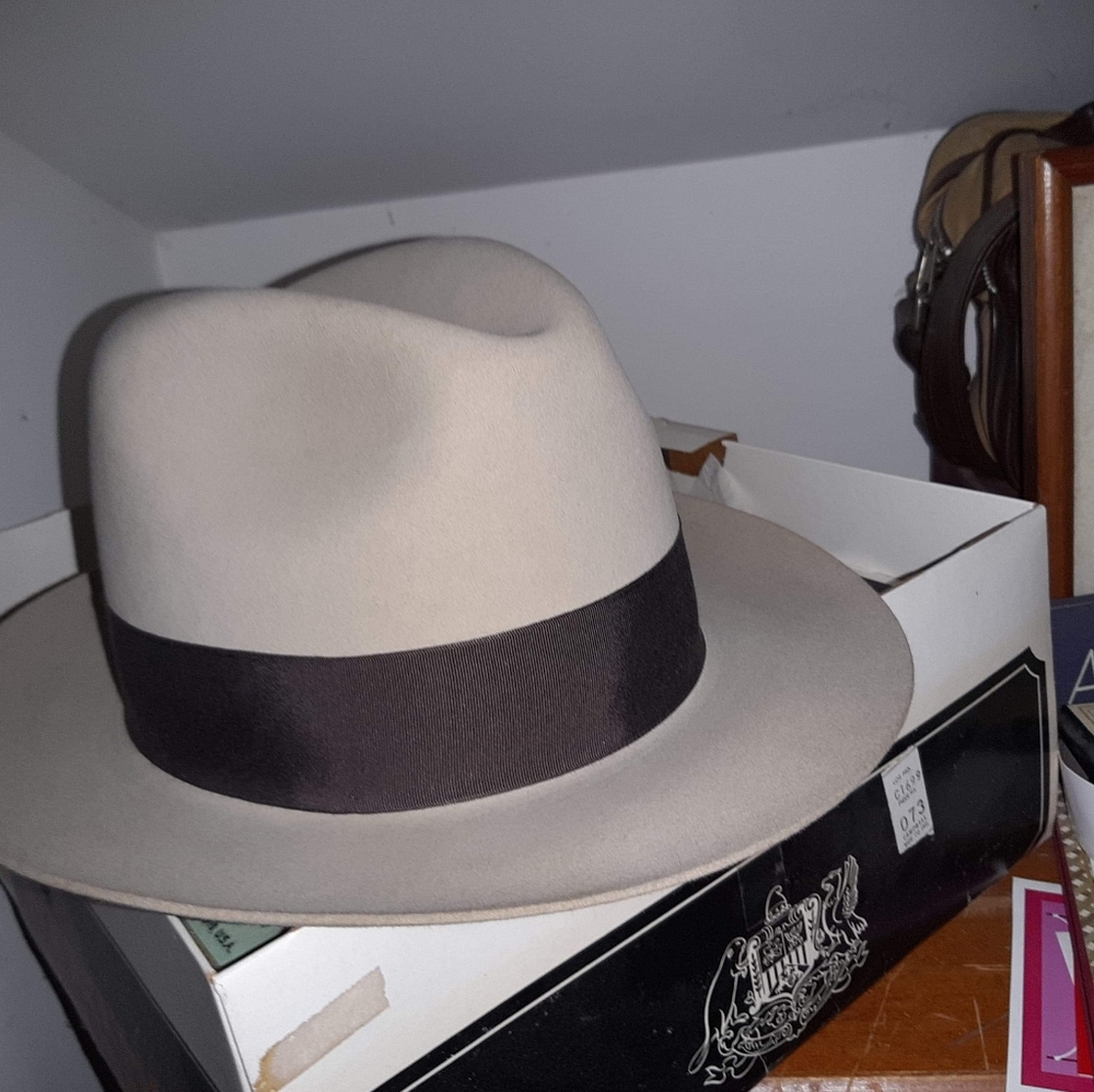 Authentic Stetson Men's dress hat!